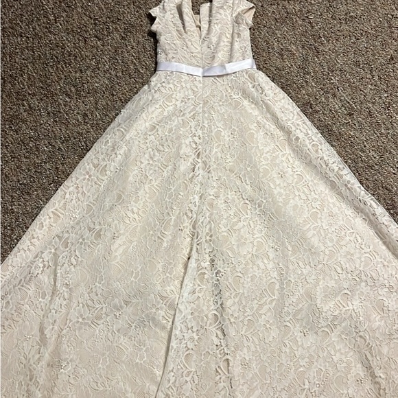 Elegant Lace Gown with Satin Ribbon